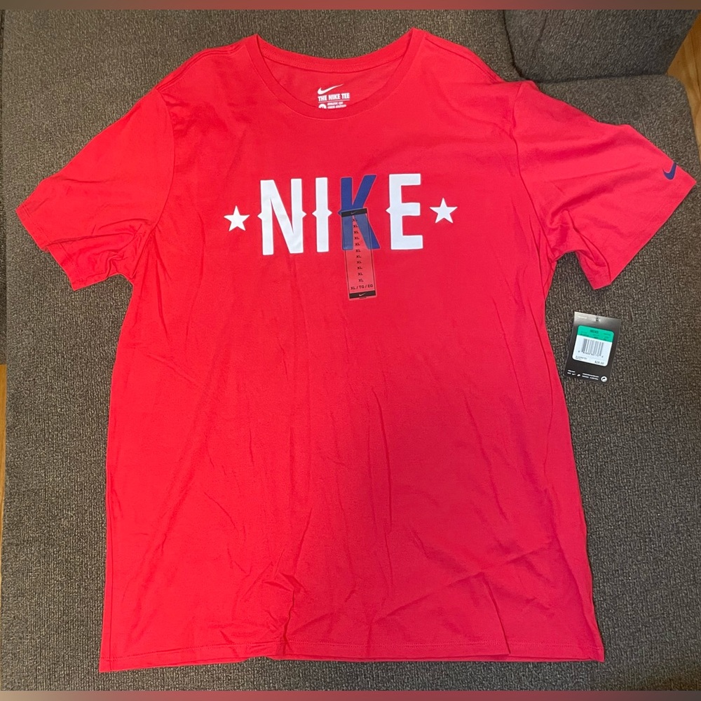Nike T-shirt XL NWT
